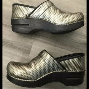 Dansko Occupational Slip On Size 37 Patent Leather